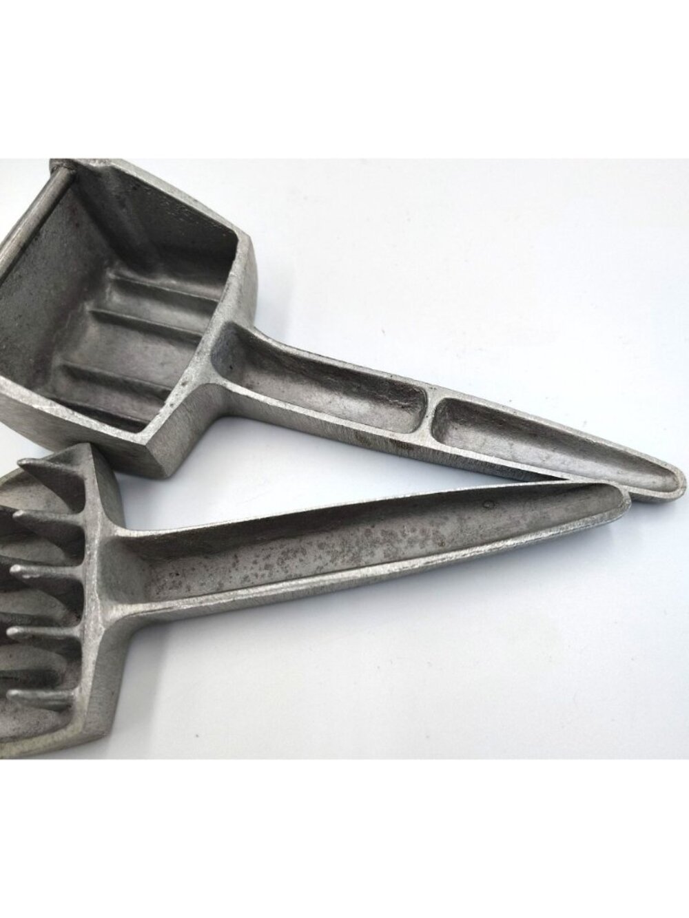 Vintage Crush-A-Cube Ice Cube Crusher Cast Metal Bar Cocktail Tool USA - Picture 12 of 14